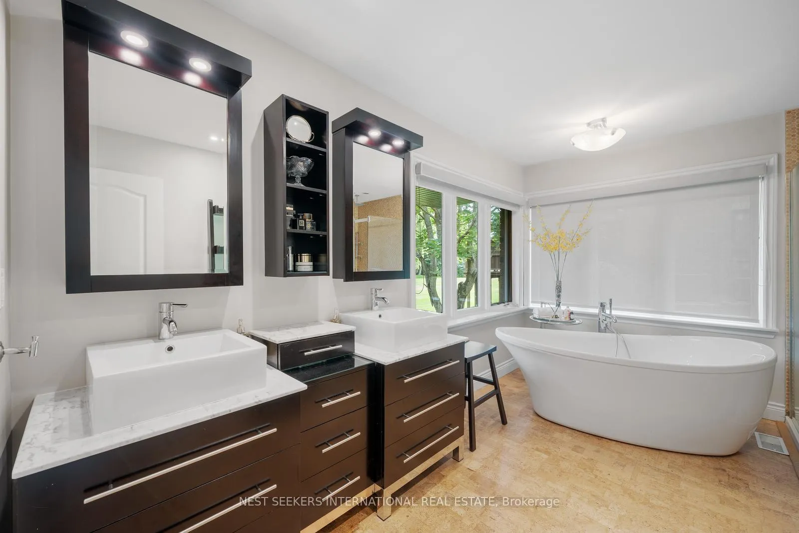Photo 17 of 21 Rolling Court, King, King City — HOMEH