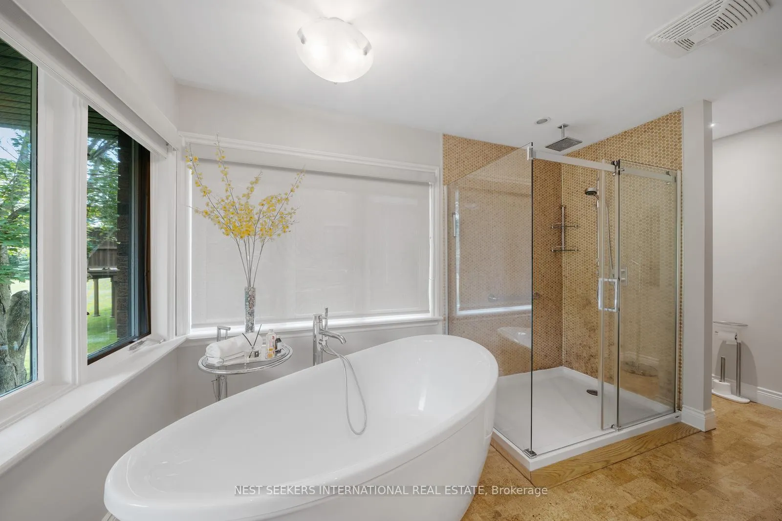 Photo 18 of 21 Rolling Court, King, King City — HOMEH