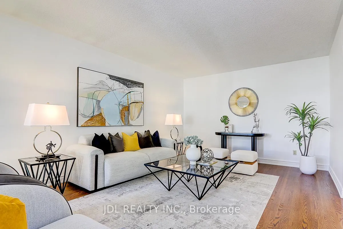 Photo 5 of 7 Shady Lane Crescent, Markham, Royal Orchard — HOMEH