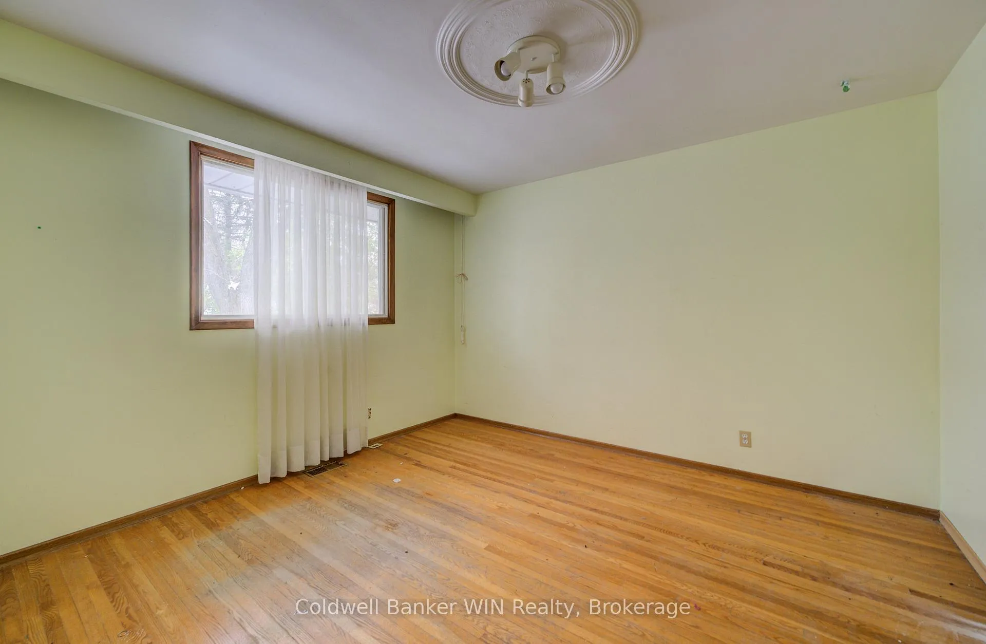 Photo 9 of 47 Academy Crescent, Waterloo — HOMEH