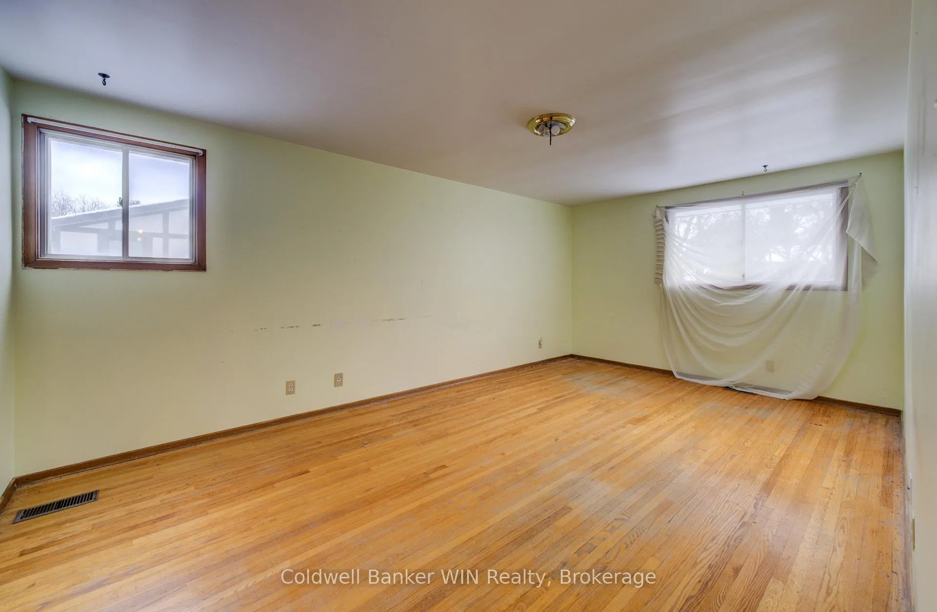 Photo 17 of 47 Academy Crescent, Waterloo — HOMEH