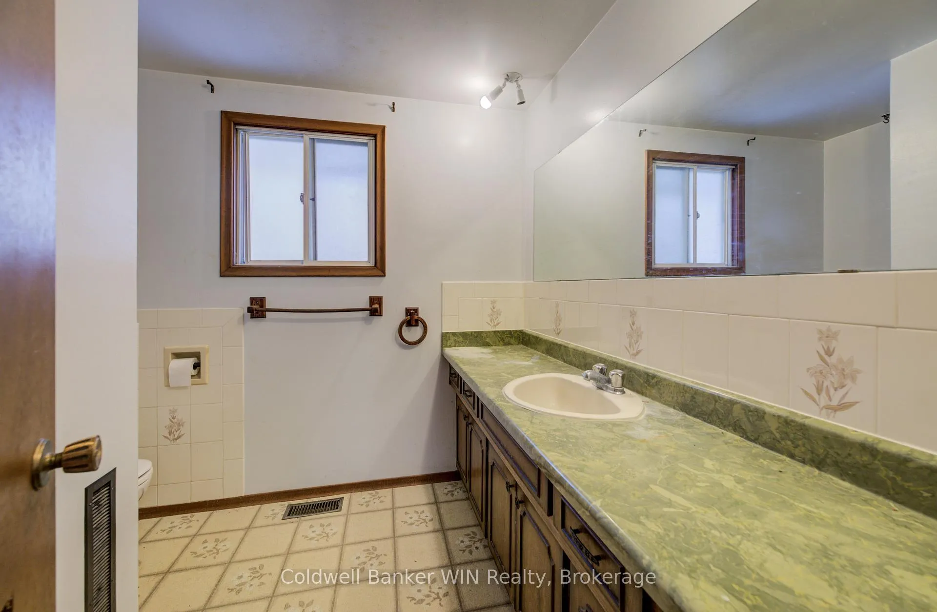Photo 19 of 47 Academy Crescent, Waterloo — HOMEH