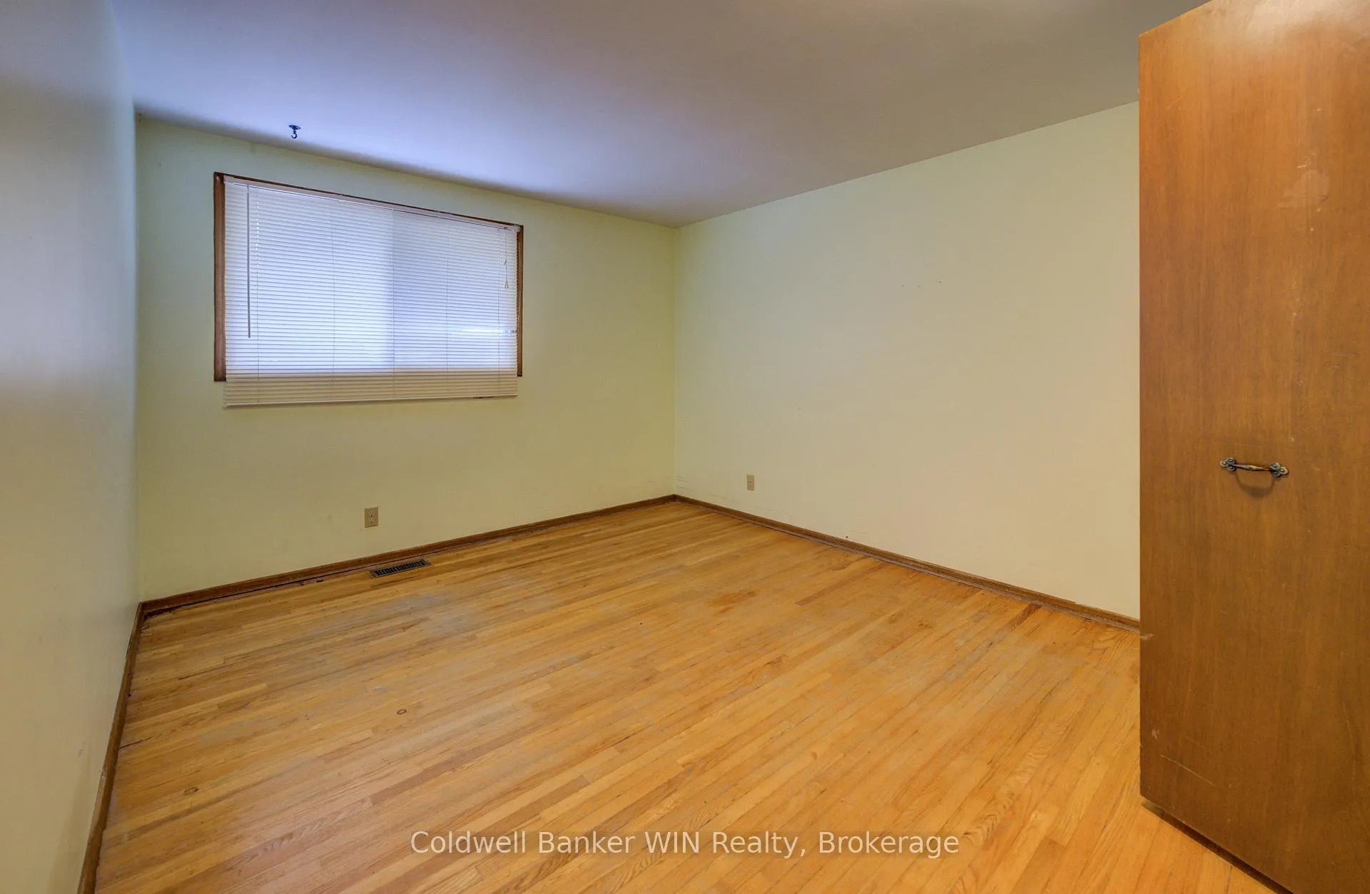Photo 23 of 47 Academy Crescent, Waterloo — HOMEH