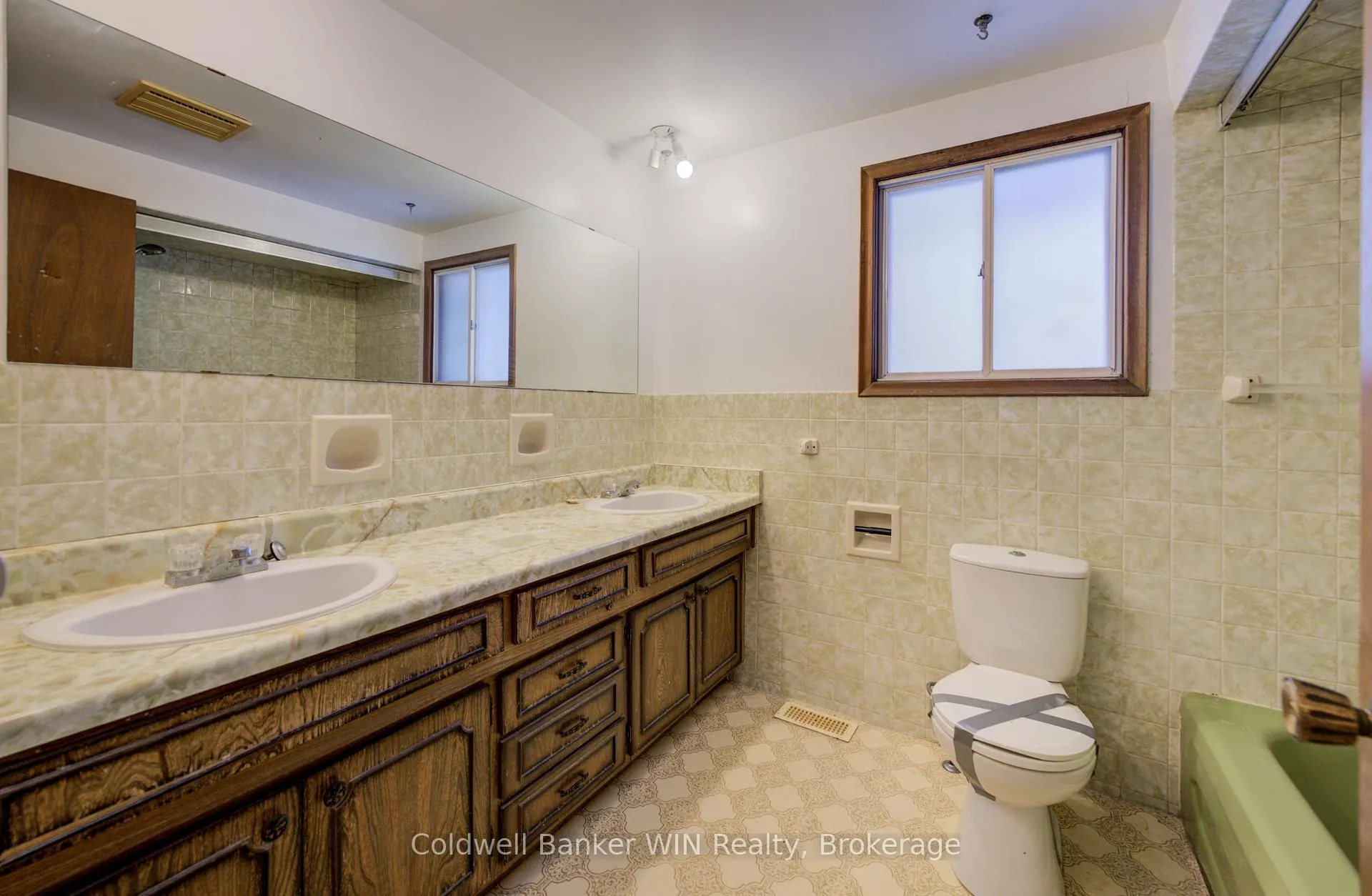 Photo 24 of 47 Academy Crescent, Waterloo — HOMEH