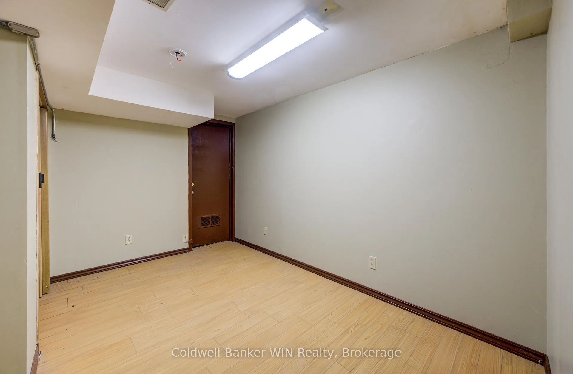 Photo 33 of 47 Academy Crescent, Waterloo — HOMEH