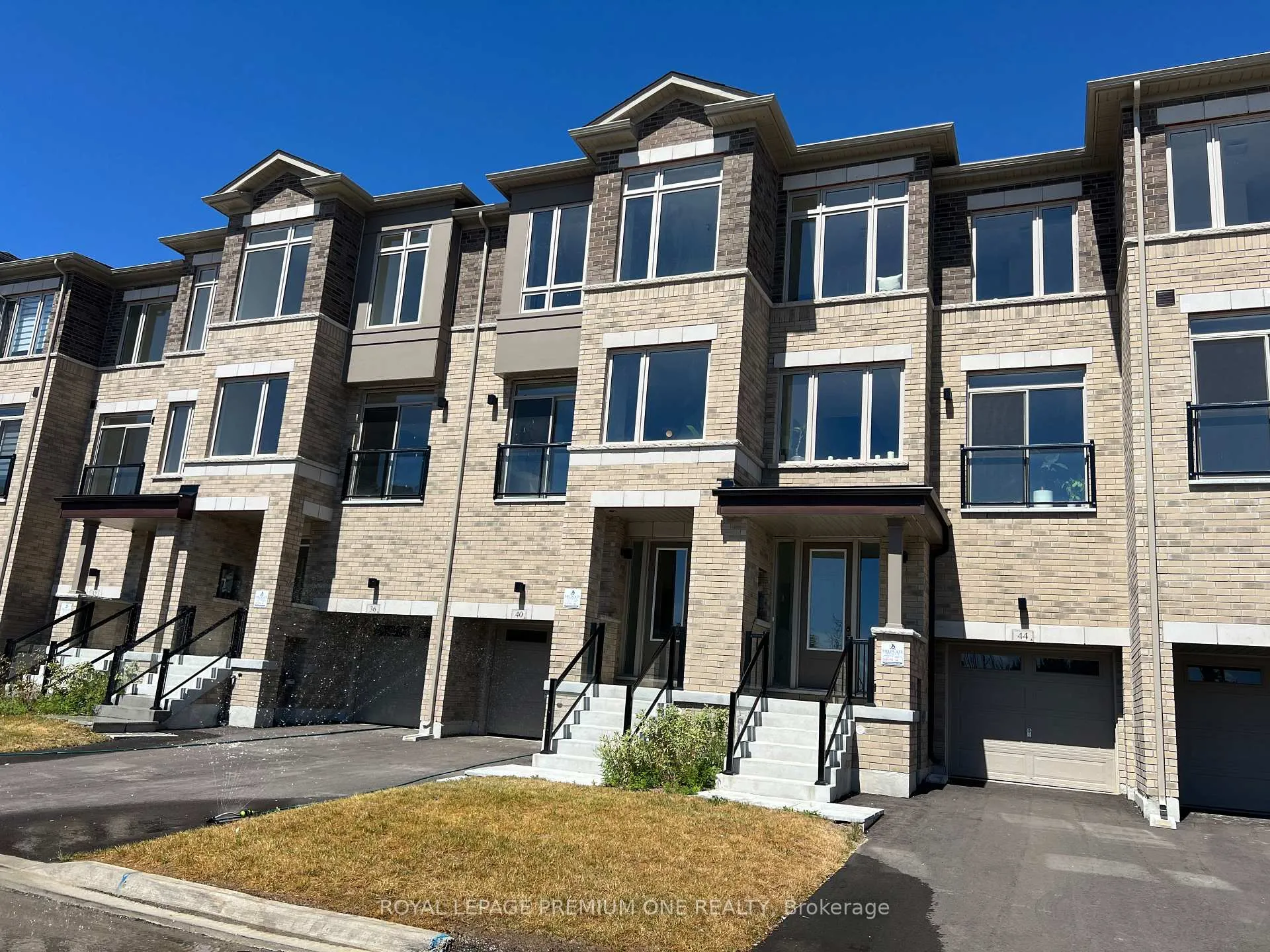 Photo 2 of 40 Tennant Circle N, Vaughan, Vellore Village — HOMEH