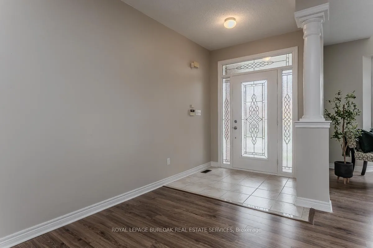 Photo 5 of 2273 Blue Oak Circle, Oakville, Westmount — HOMEH