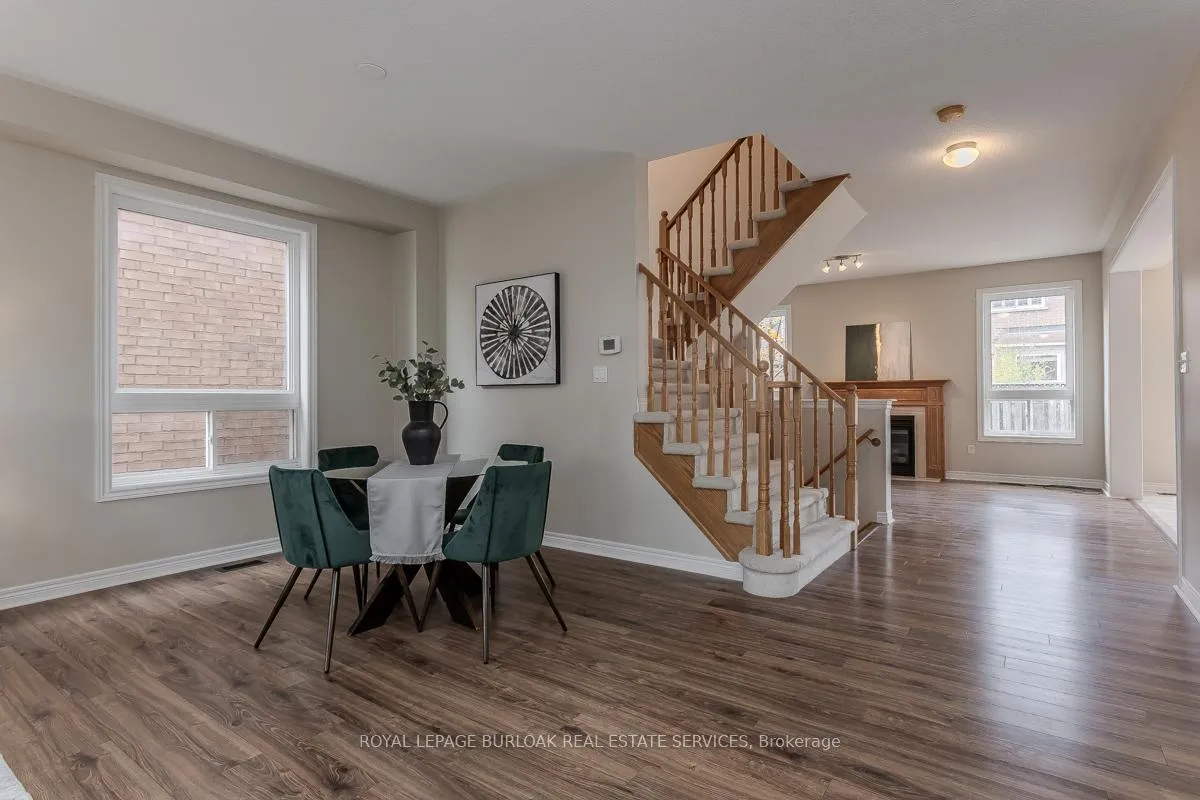 Photo 7 of 2273 Blue Oak Circle, Oakville, Westmount — HOMEH