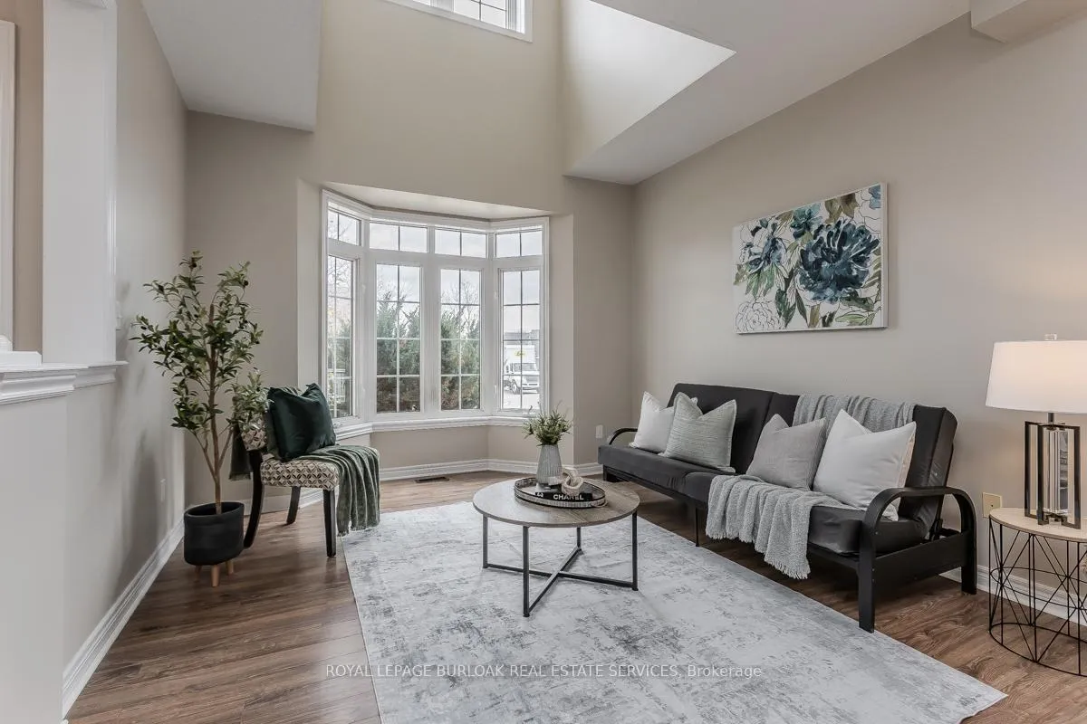 Photo 8 of 2273 Blue Oak Circle, Oakville, Westmount — HOMEH