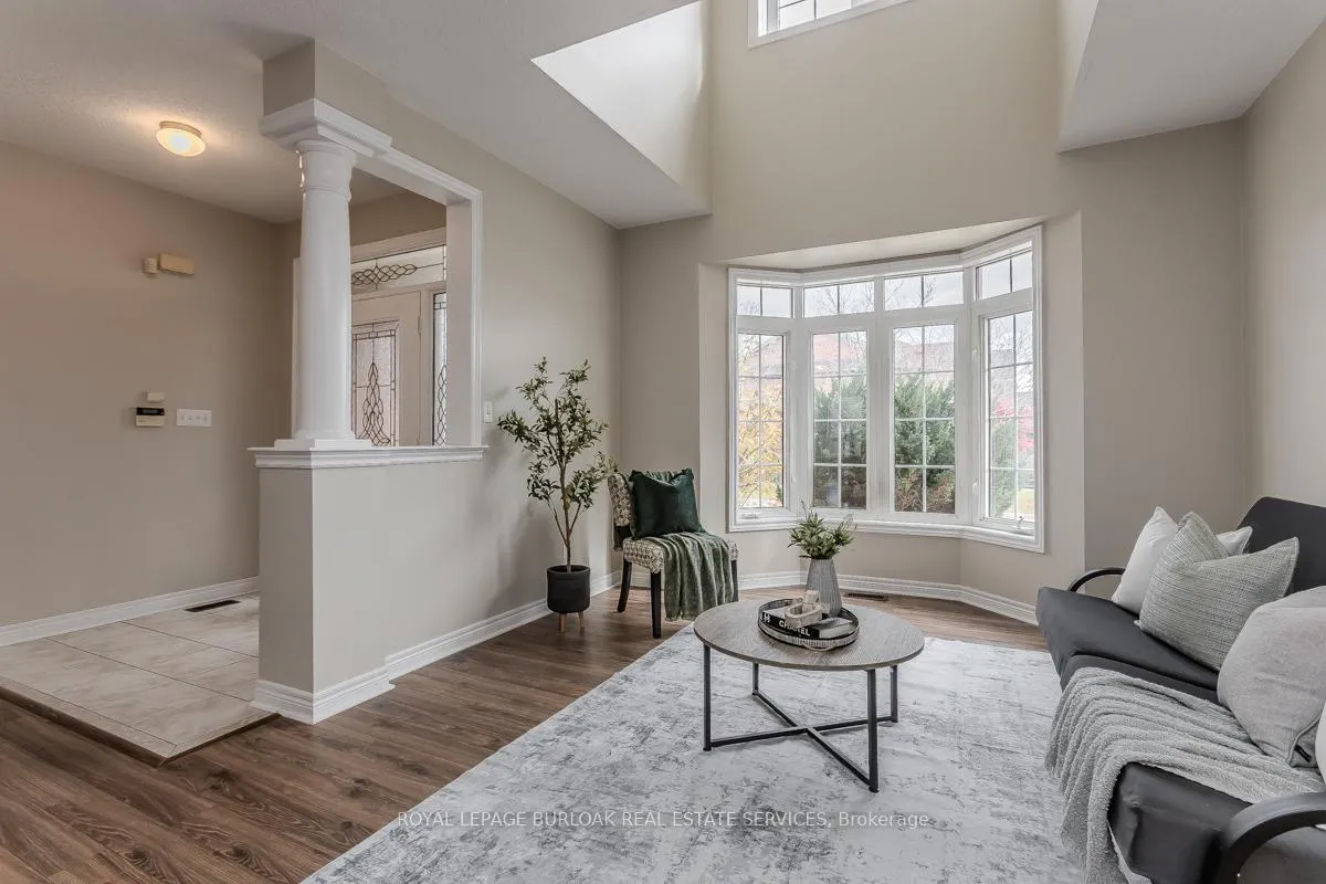 Photo 9 of 2273 Blue Oak Circle, Oakville, Westmount — HOMEH