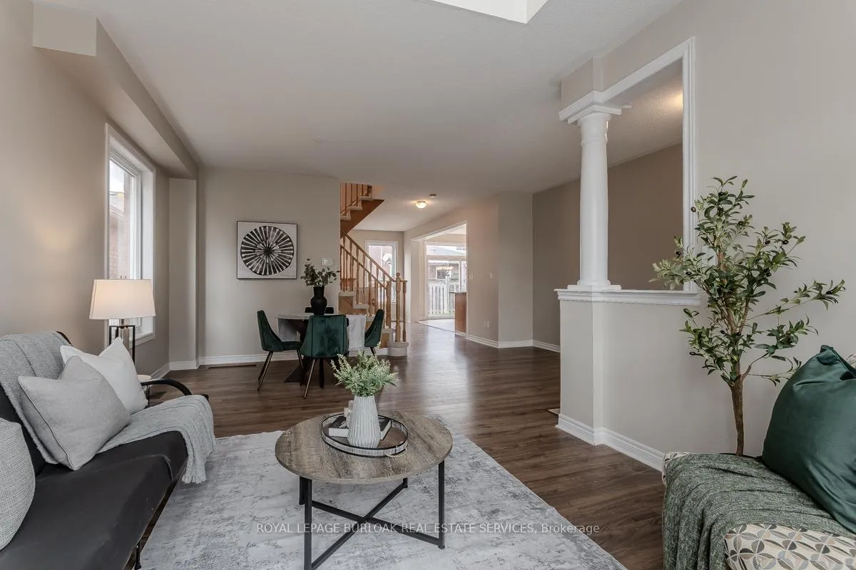 Photo 10 of 2273 Blue Oak Circle, Oakville, Westmount — HOMEH