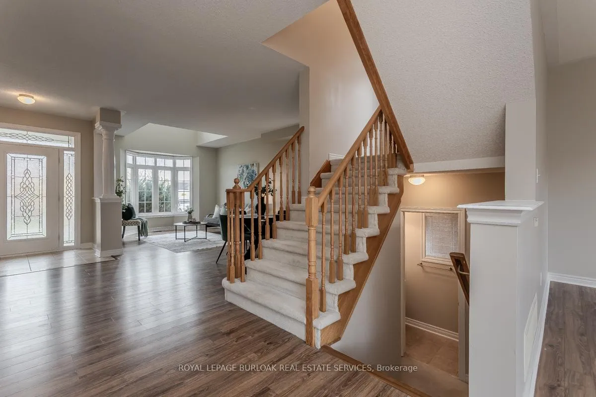 Photo 13 of 2273 Blue Oak Circle, Oakville, Westmount — HOMEH