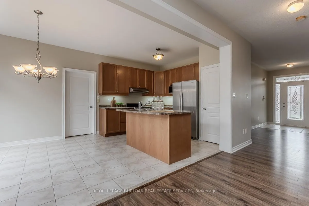 Photo 18 of 2273 Blue Oak Circle, Oakville, Westmount — HOMEH