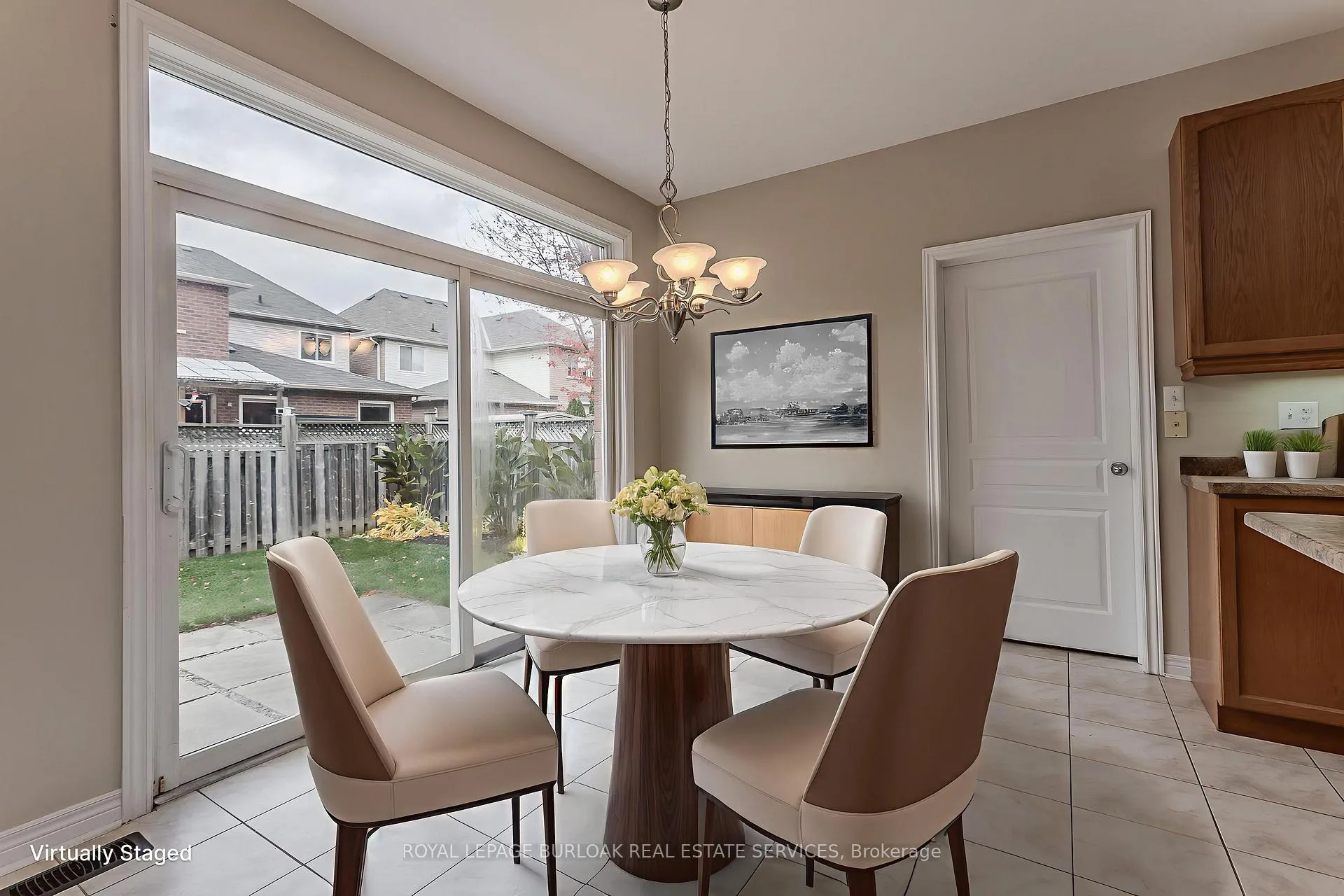 Photo 20 of 2273 Blue Oak Circle, Oakville, Westmount — HOMEH