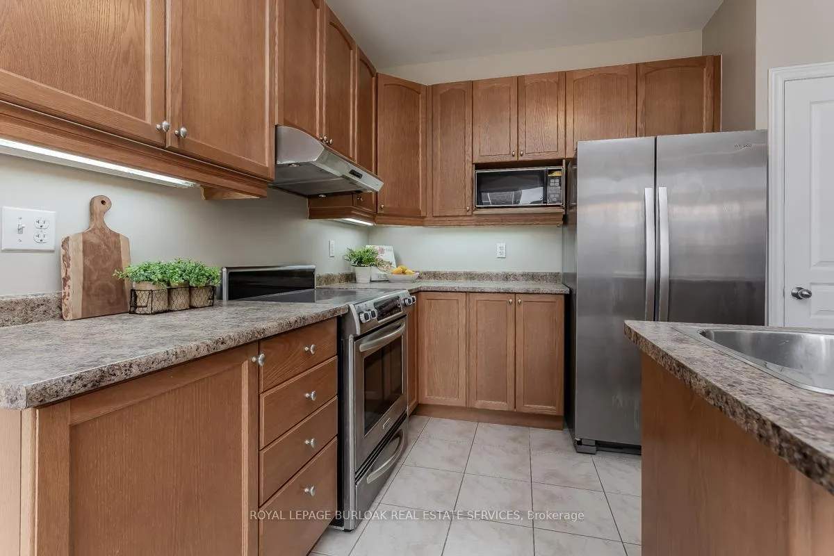 Photo 22 of 2273 Blue Oak Circle, Oakville, Westmount — HOMEH