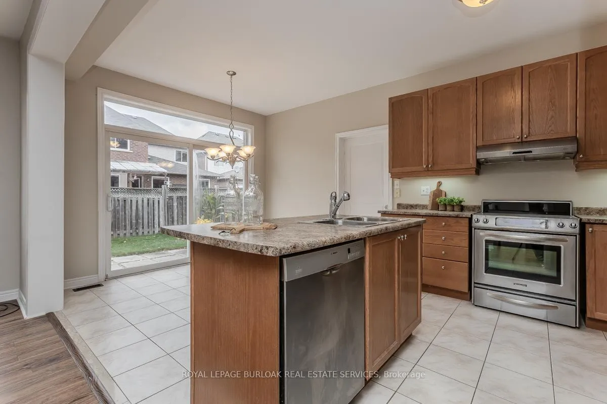 Photo 23 of 2273 Blue Oak Circle, Oakville, Westmount — HOMEH