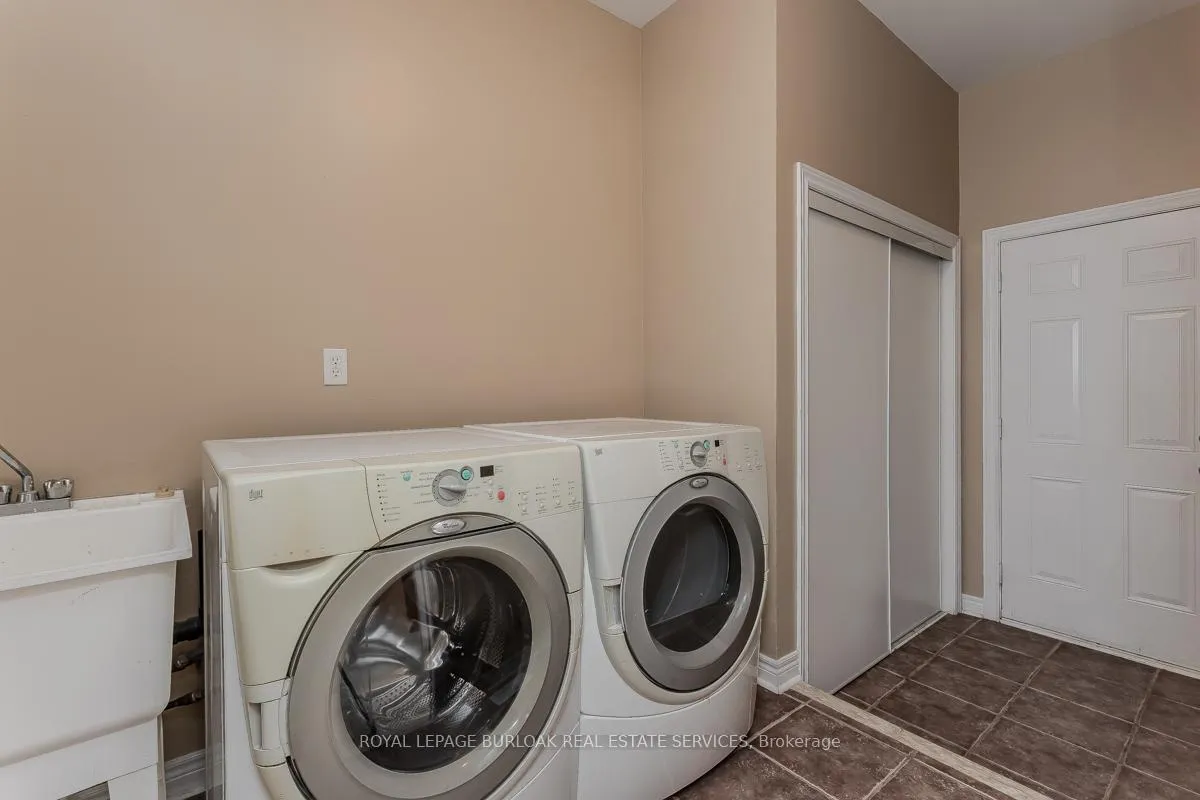 Photo 25 of 2273 Blue Oak Circle, Oakville, Westmount — HOMEH