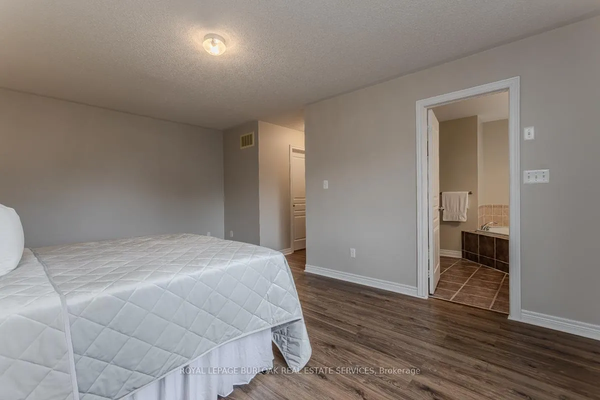 Photo 30 of 2273 Blue Oak Circle, Oakville, Westmount — HOMEH