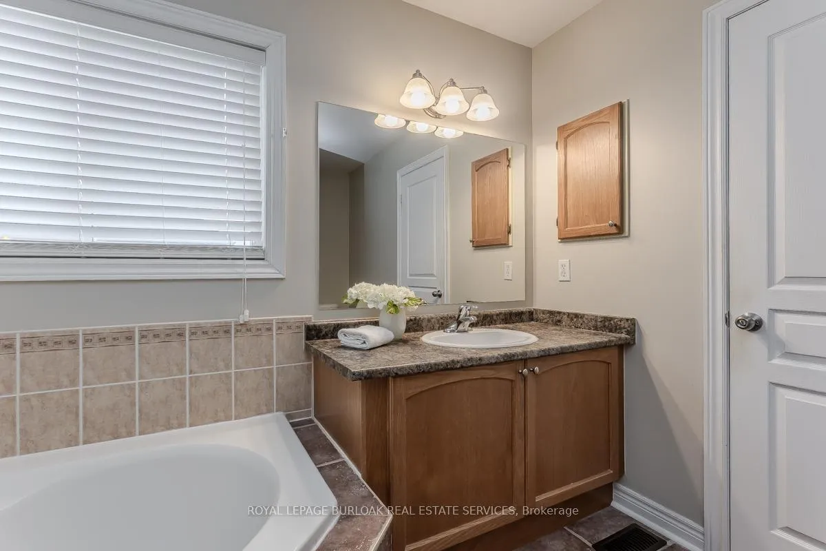 Photo 32 of 2273 Blue Oak Circle, Oakville, Westmount — HOMEH