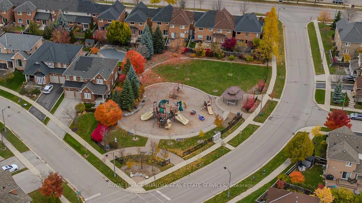 Photo 46 of 2273 Blue Oak Circle, Oakville, Westmount — HOMEH