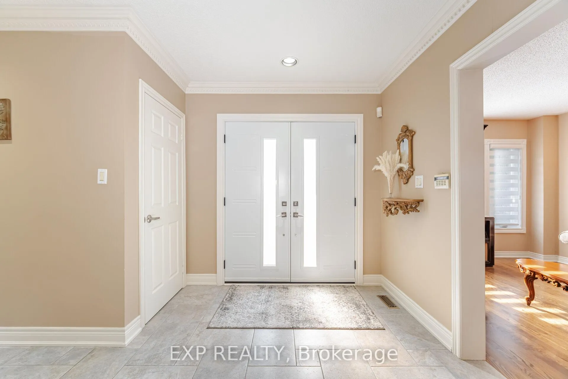 Photo 5 of 211 Fletcher Drive, Vaughan, Maple — HOMEH
