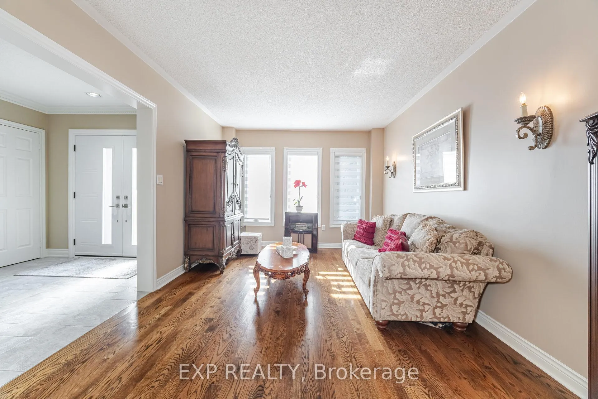 Photo 8 of 211 Fletcher Drive, Vaughan, Maple — HOMEH