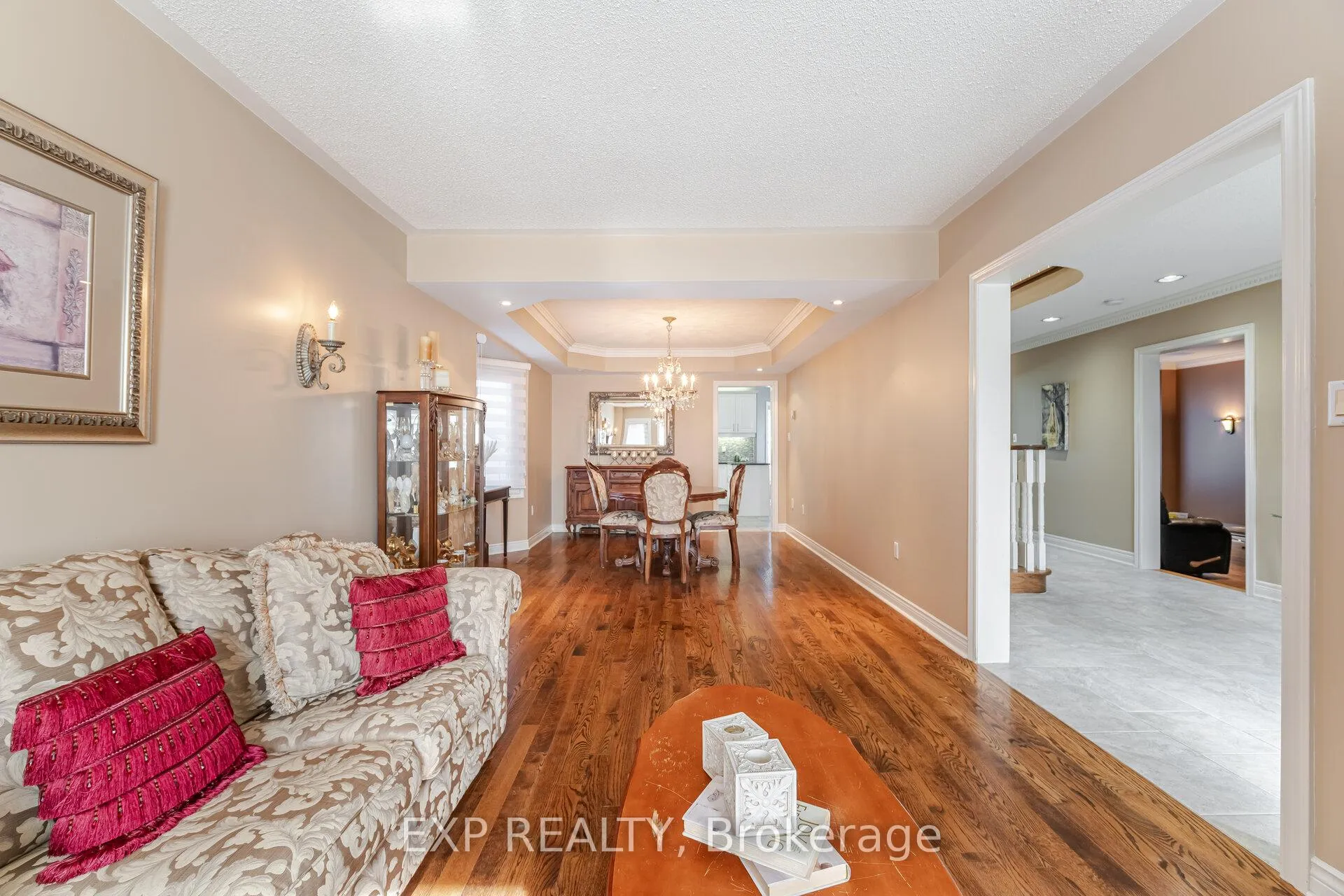 Photo 9 of 211 Fletcher Drive, Vaughan, Maple — HOMEH
