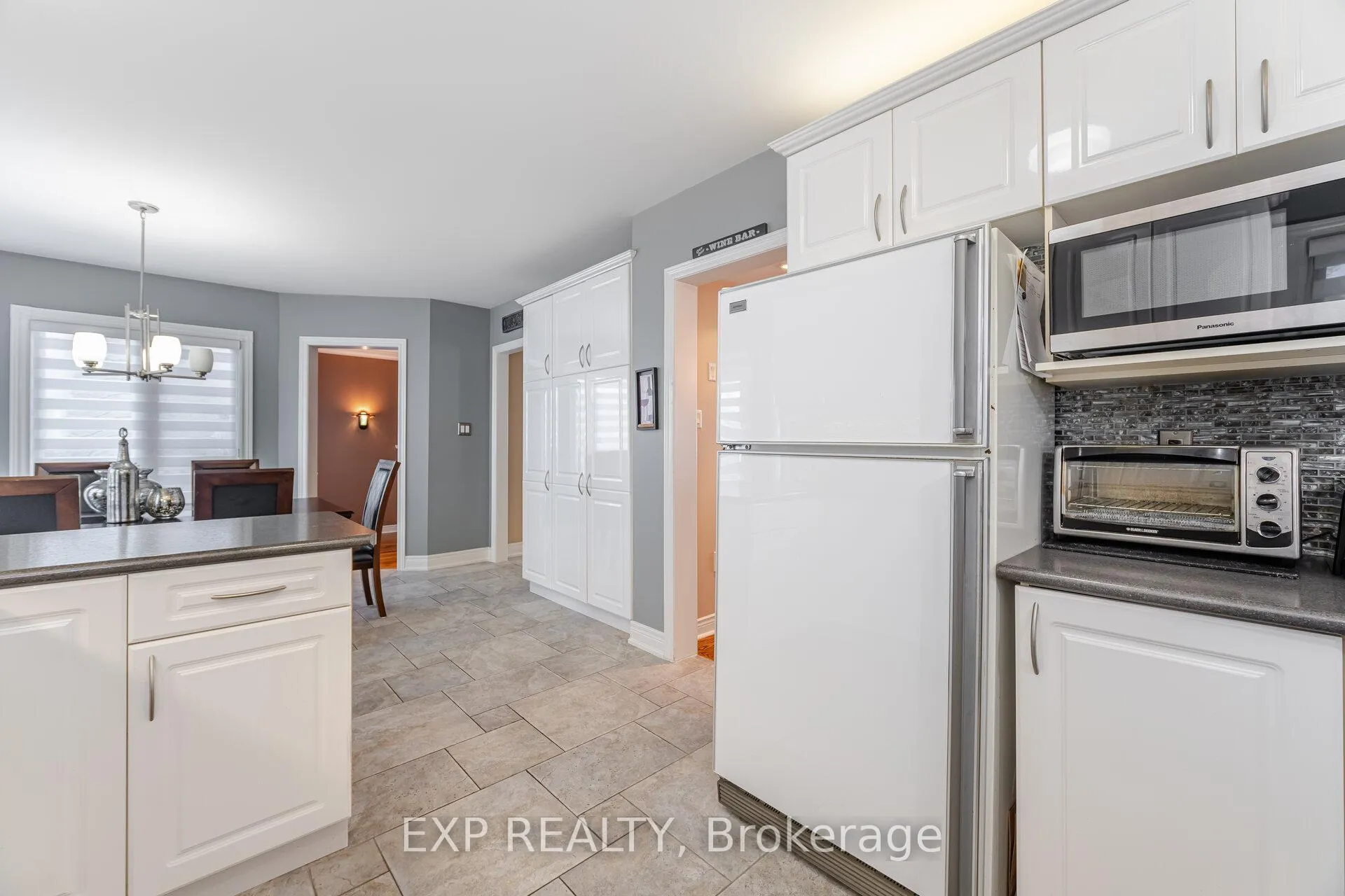 Photo 13 of 211 Fletcher Drive, Vaughan, Maple — HOMEH