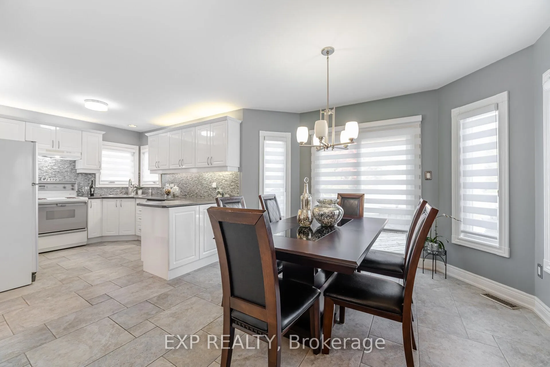 Photo 14 of 211 Fletcher Drive, Vaughan, Maple — HOMEH