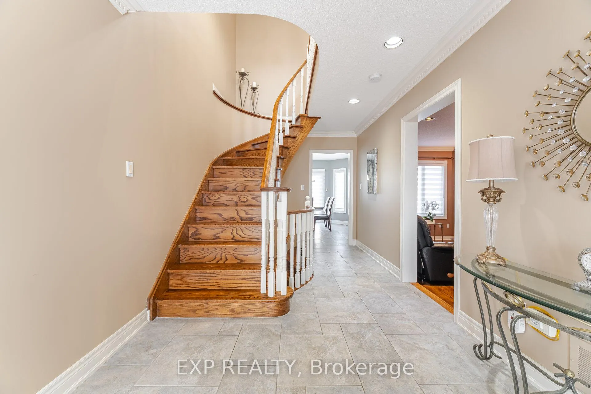 Photo 19 of 211 Fletcher Drive, Vaughan, Maple — HOMEH