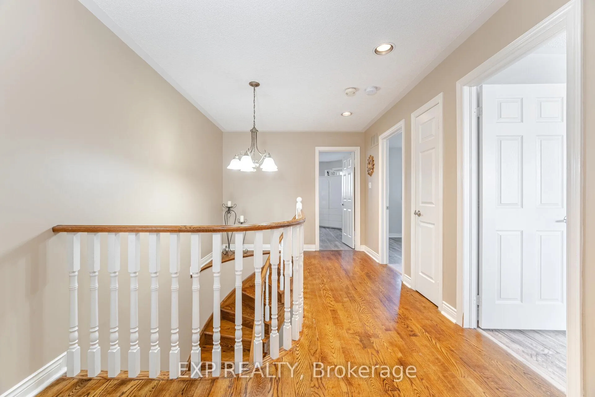 Photo 20 of 211 Fletcher Drive, Vaughan, Maple — HOMEH