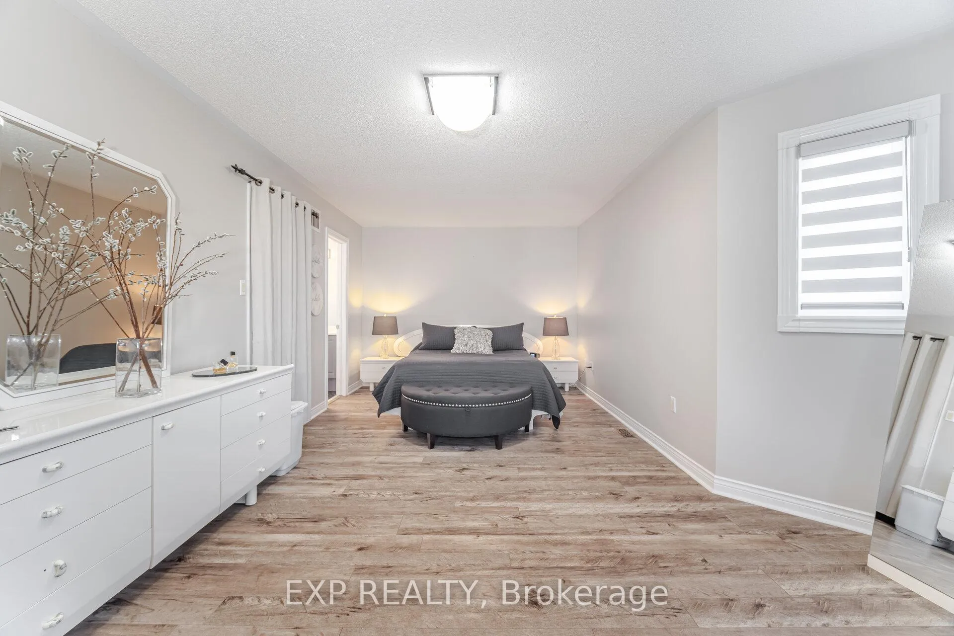 Photo 21 of 211 Fletcher Drive, Vaughan, Maple — HOMEH