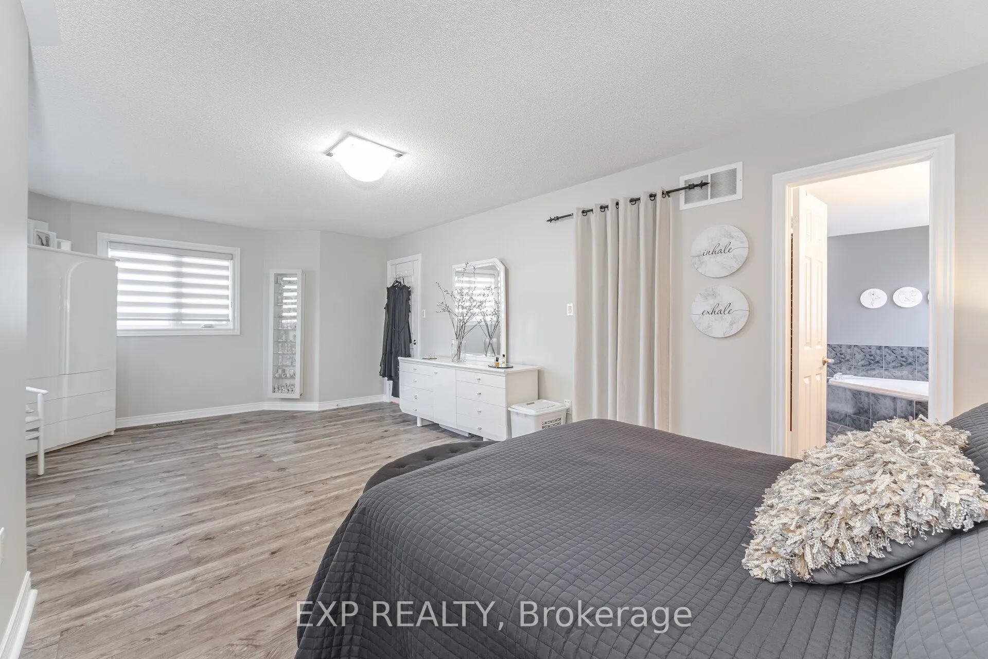 Photo 22 of 211 Fletcher Drive, Vaughan, Maple — HOMEH
