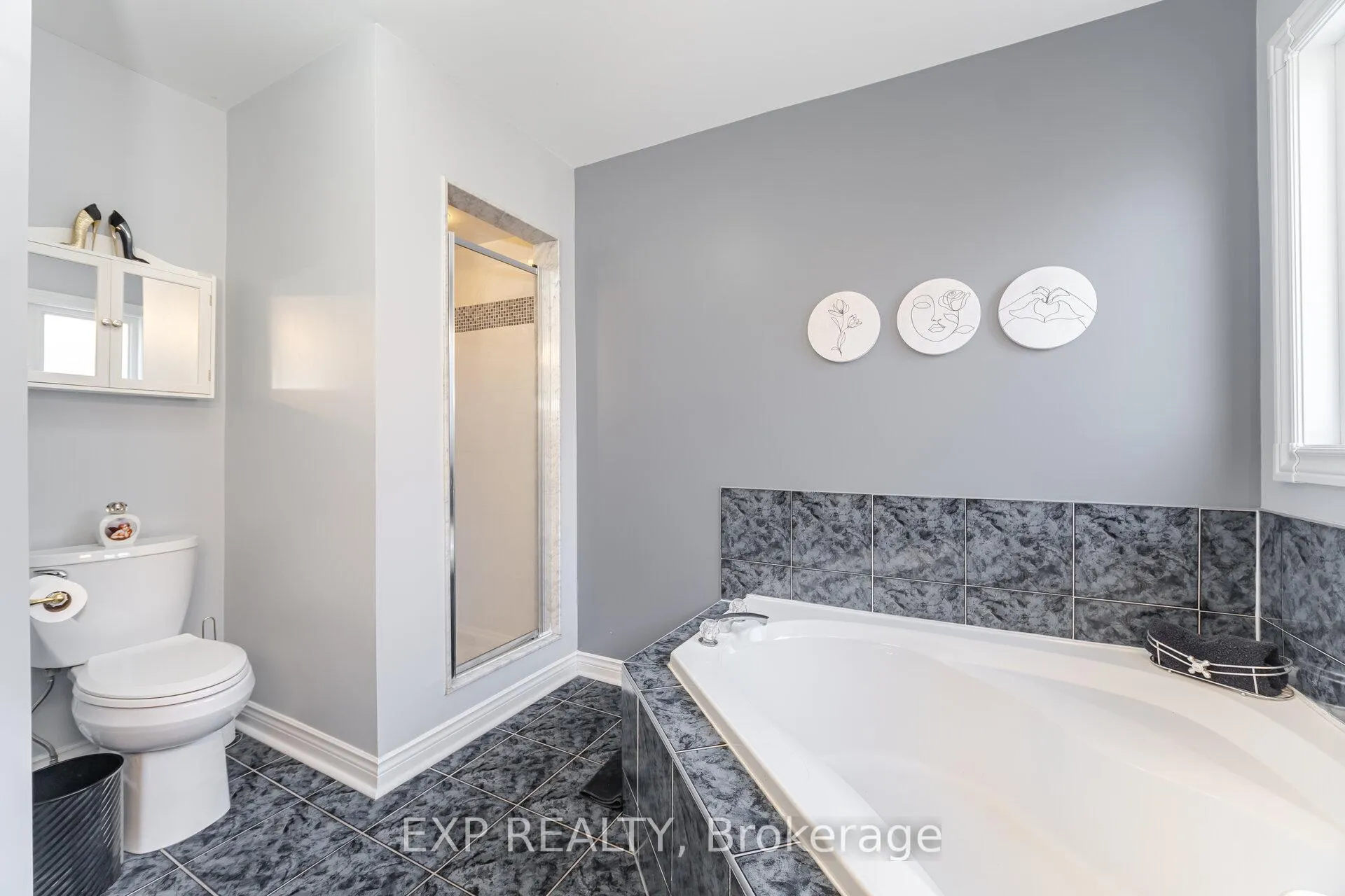 Photo 24 of 211 Fletcher Drive, Vaughan, Maple — HOMEH