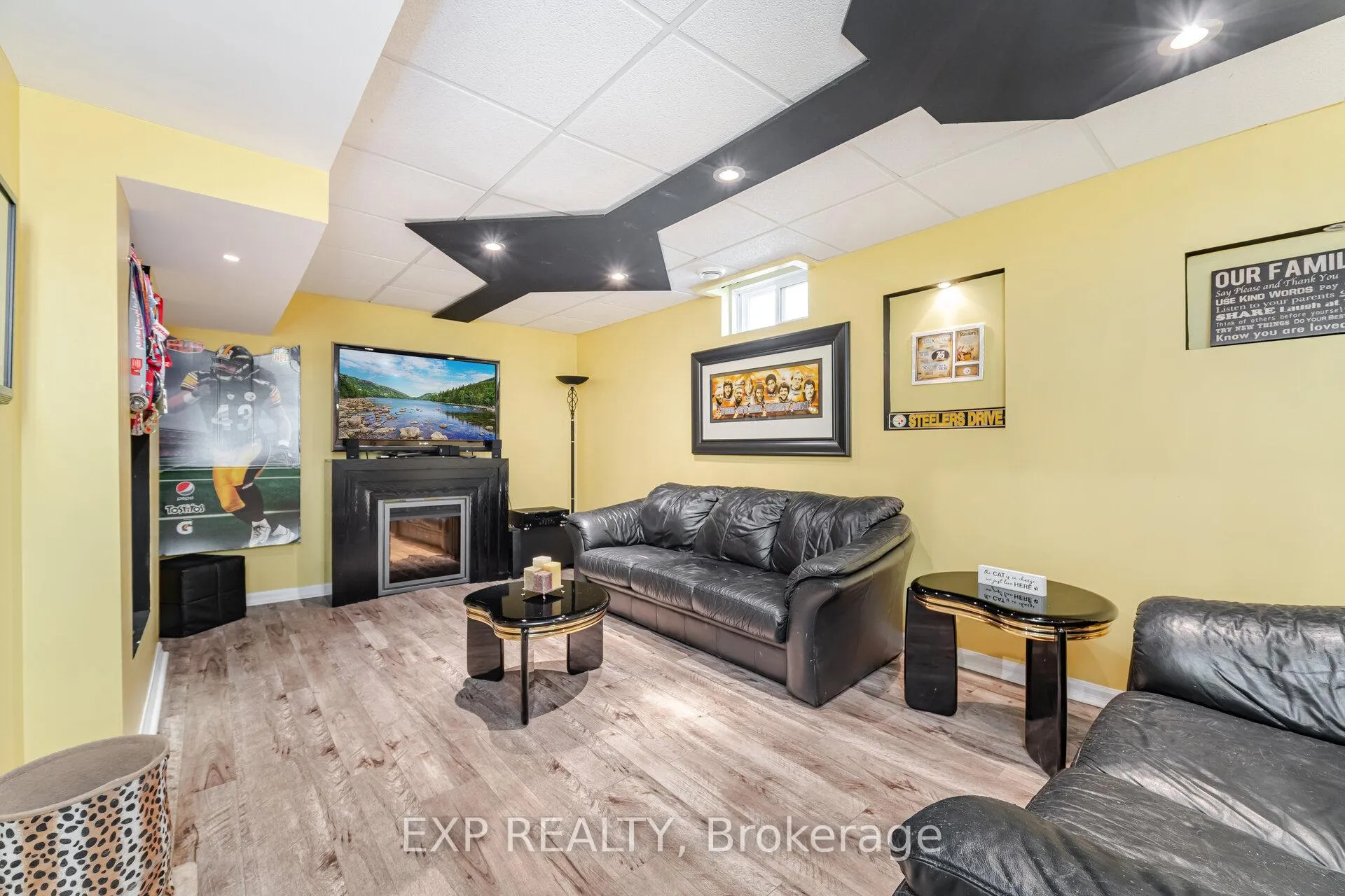 Photo 35 of 211 Fletcher Drive, Vaughan, Maple — HOMEH
