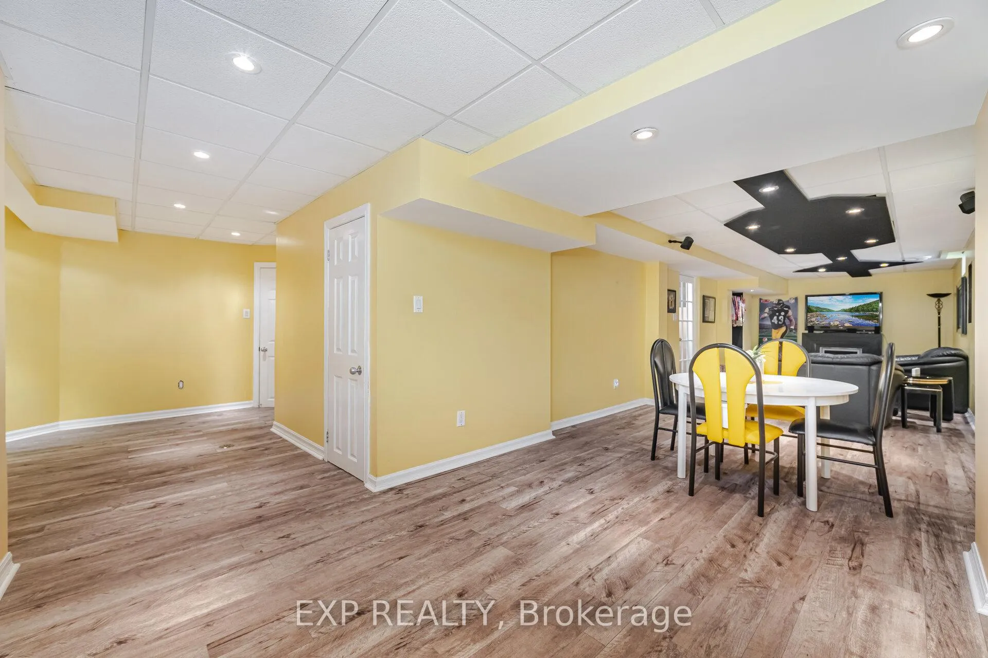 Photo 39 of 211 Fletcher Drive, Vaughan, Maple — HOMEH