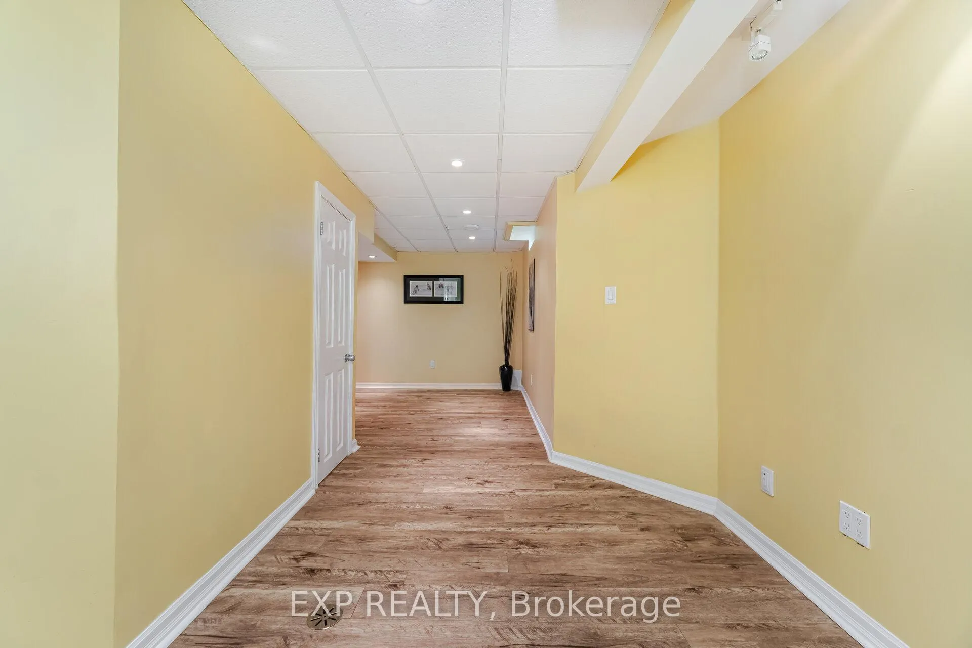 Photo 40 of 211 Fletcher Drive, Vaughan, Maple — HOMEH