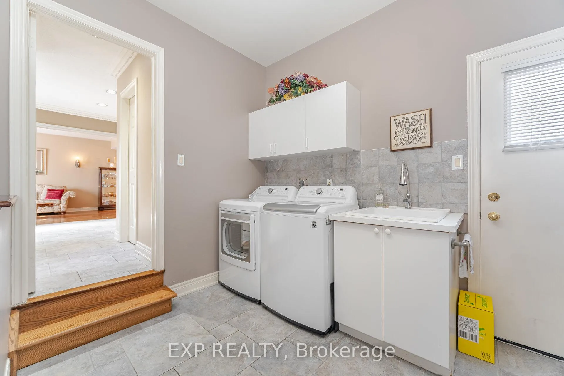 Photo 41 of 211 Fletcher Drive, Vaughan, Maple — HOMEH