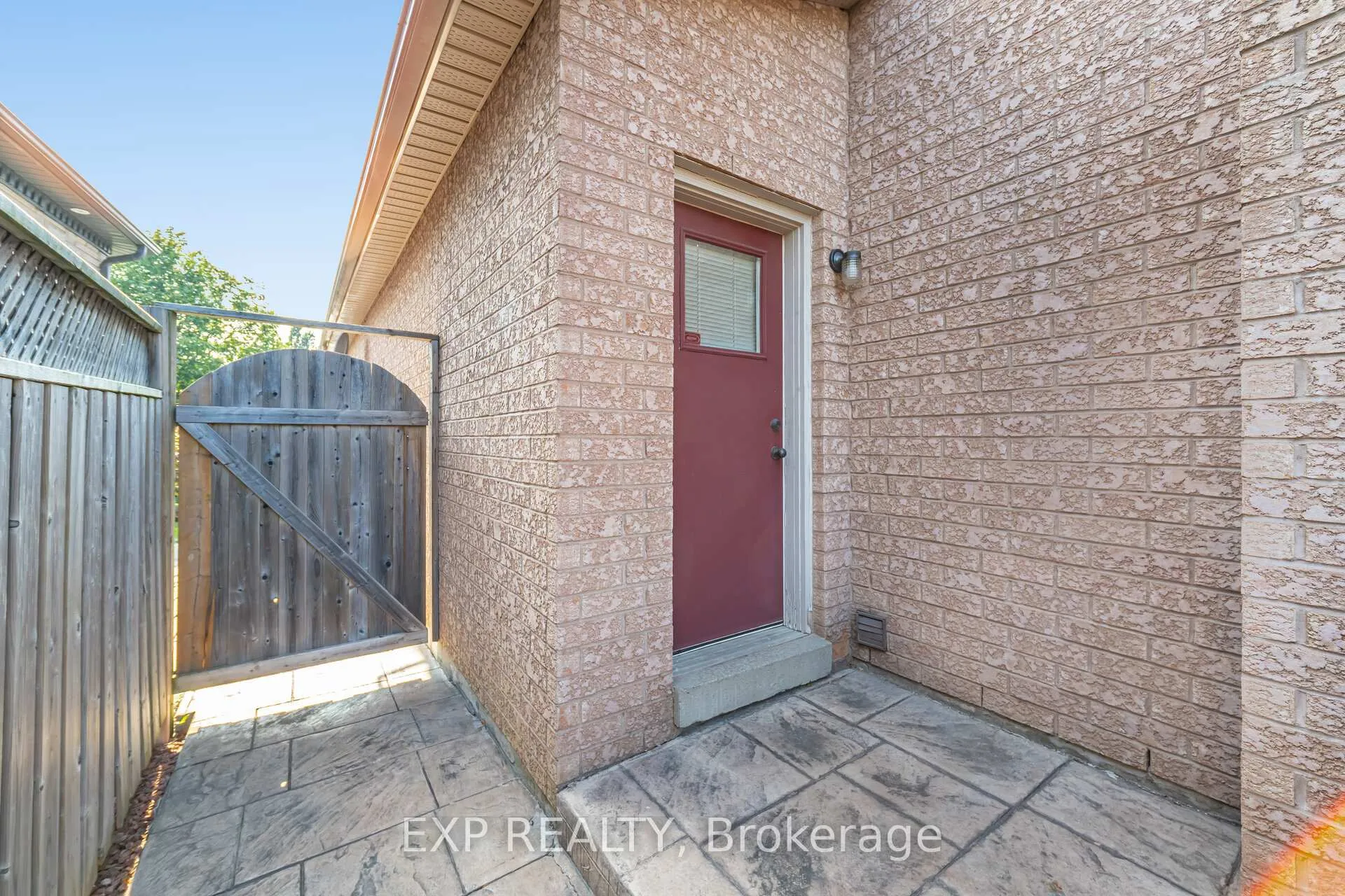 Photo 42 of 211 Fletcher Drive, Vaughan, Maple — HOMEH