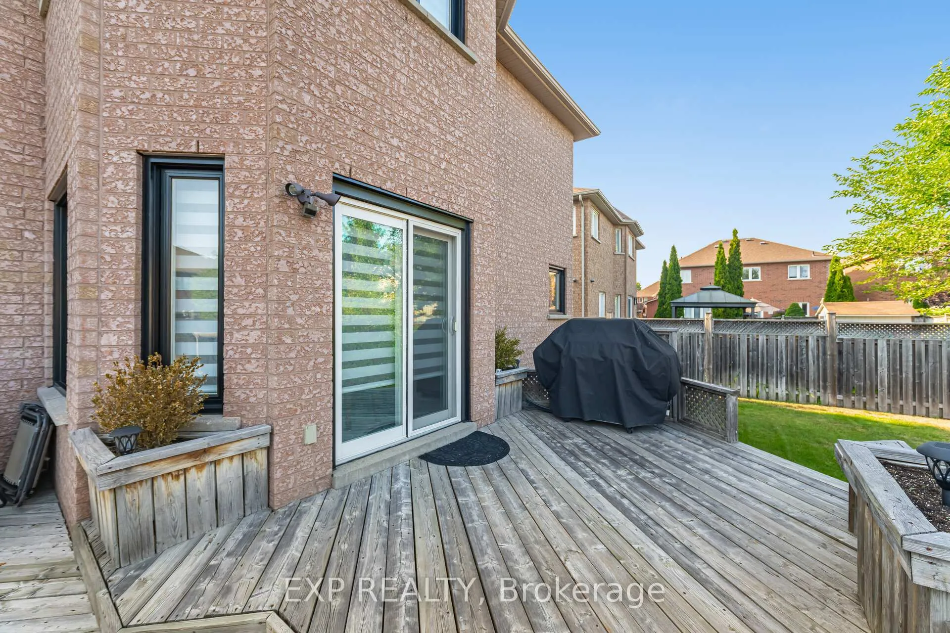 Photo 43 of 211 Fletcher Drive, Vaughan, Maple — HOMEH