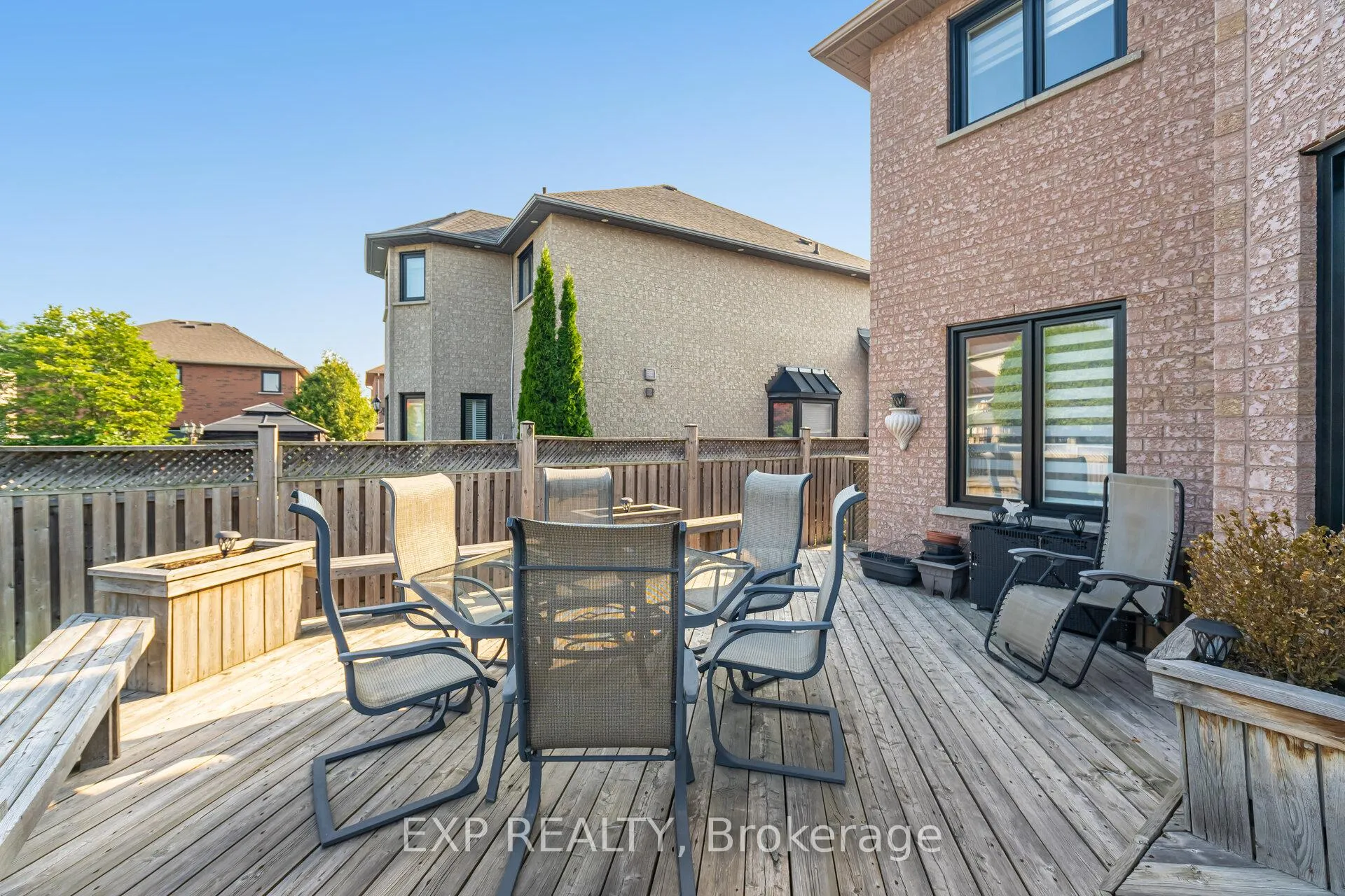 Photo 45 of 211 Fletcher Drive, Vaughan, Maple — HOMEH