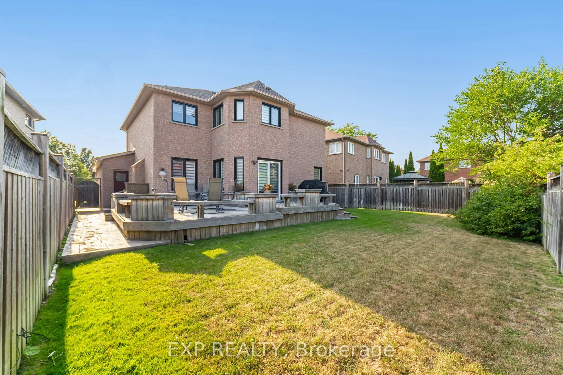 Photo 49 of 211 Fletcher Drive, Vaughan, Maple — HOMEH