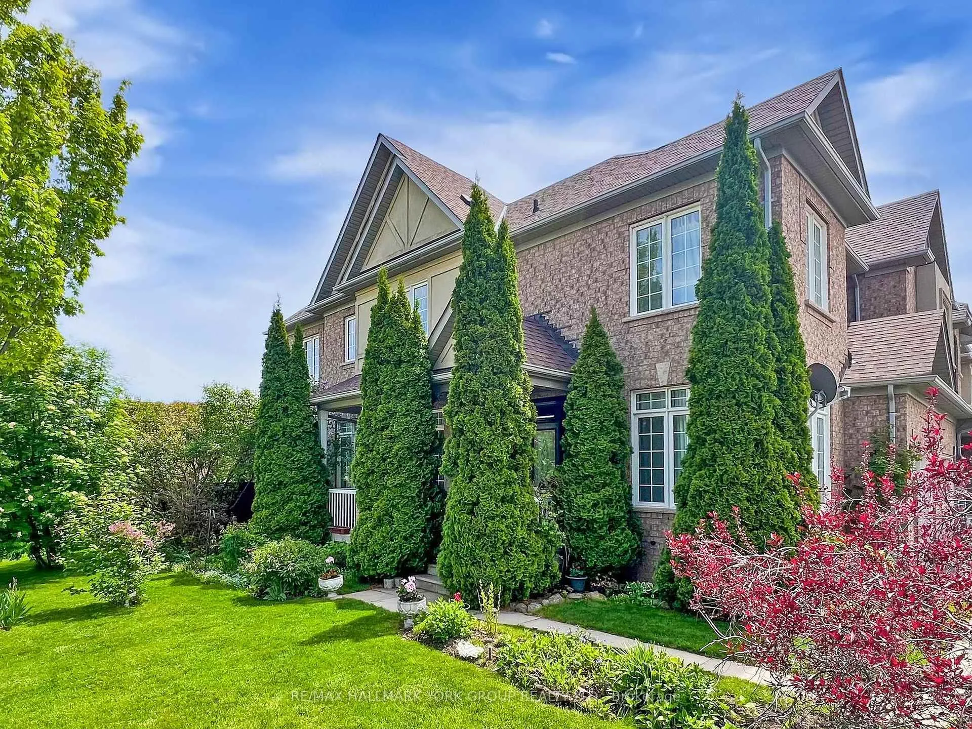 Photo 2 of 1 Lander Crescent, Vaughan, Patterson — HOMEH