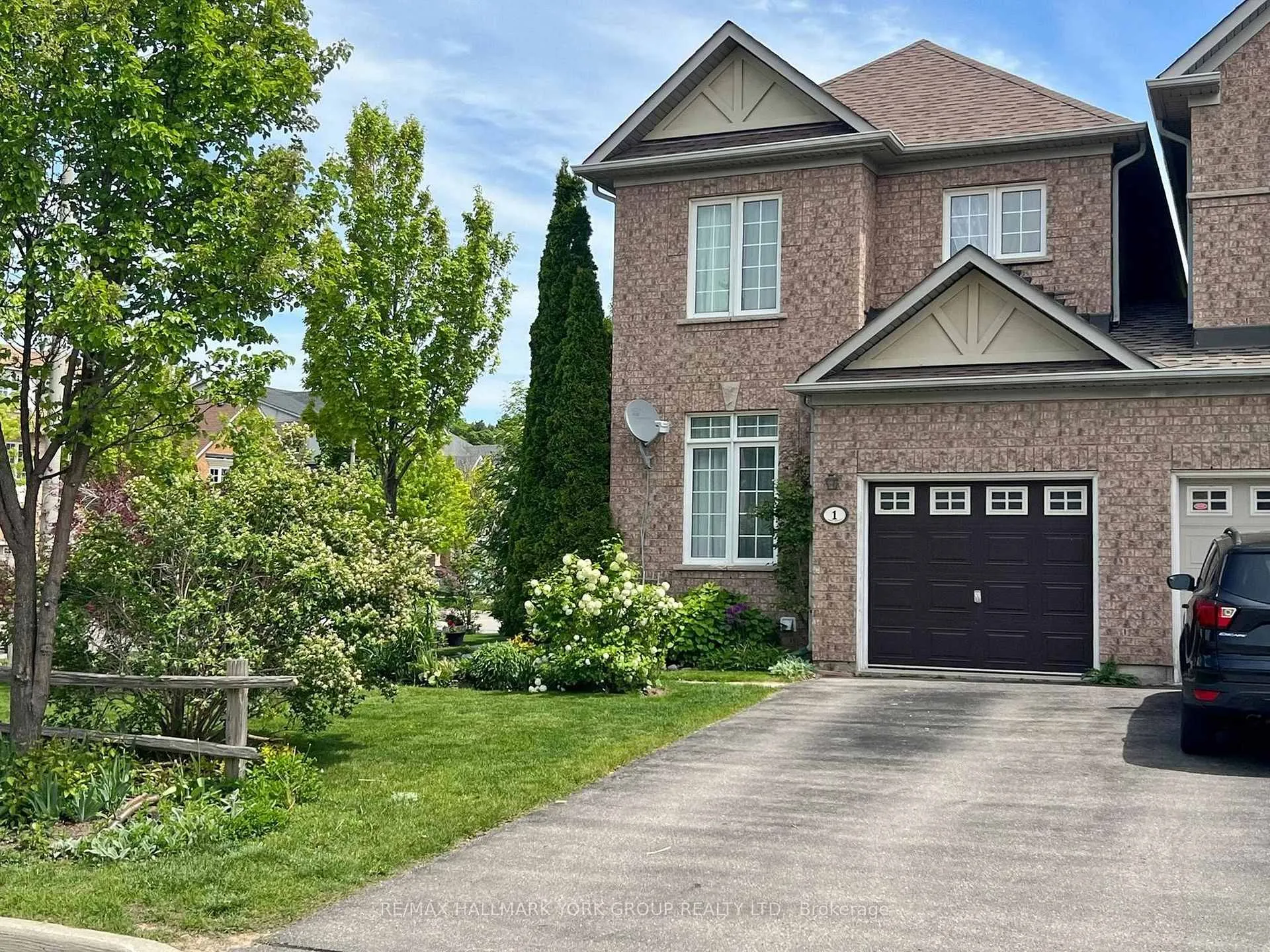 Photo 5 of 1 Lander Crescent, Vaughan, Patterson — HOMEH