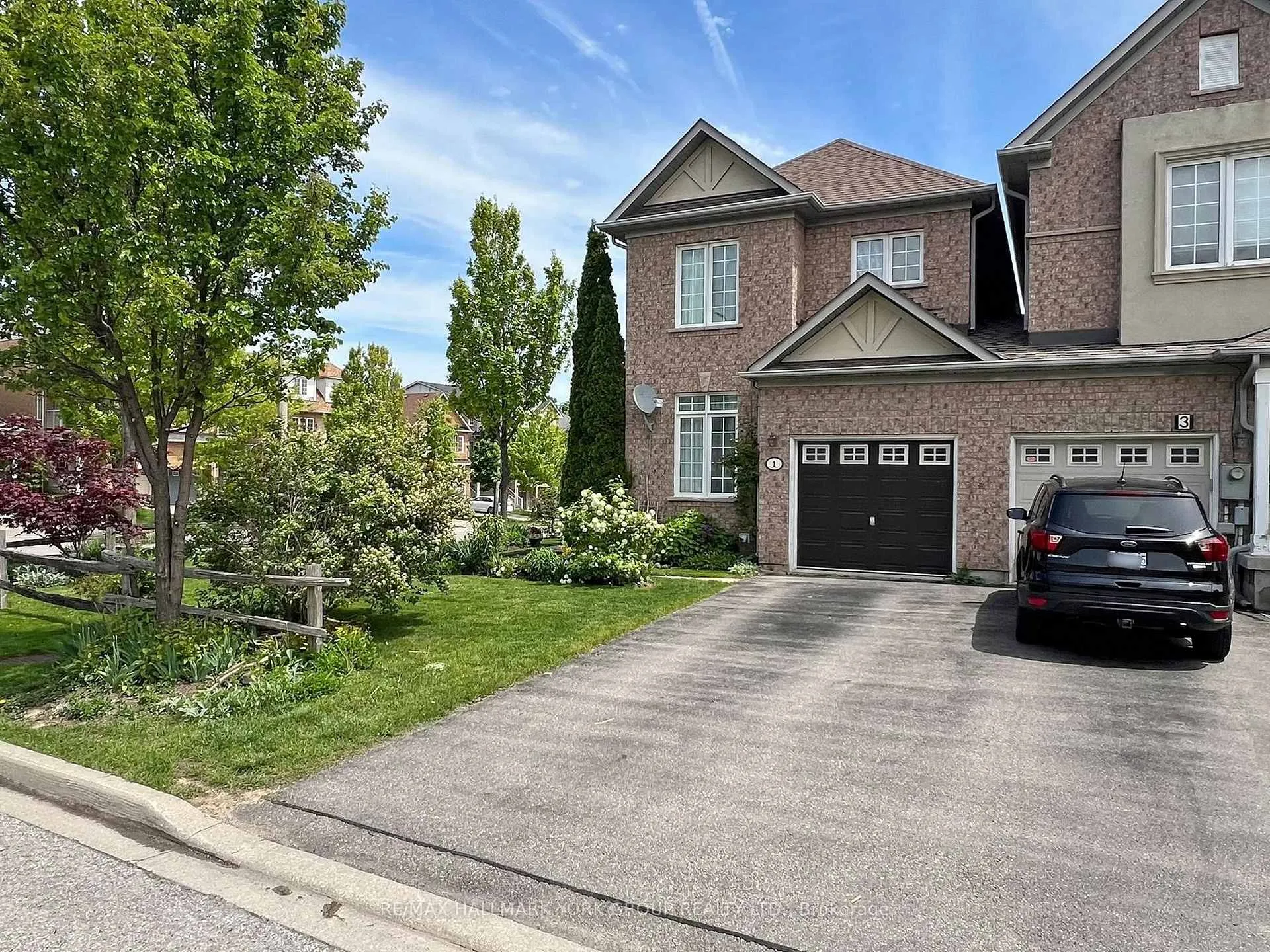 Photo 6 of 1 Lander Crescent, Vaughan, Patterson — HOMEH