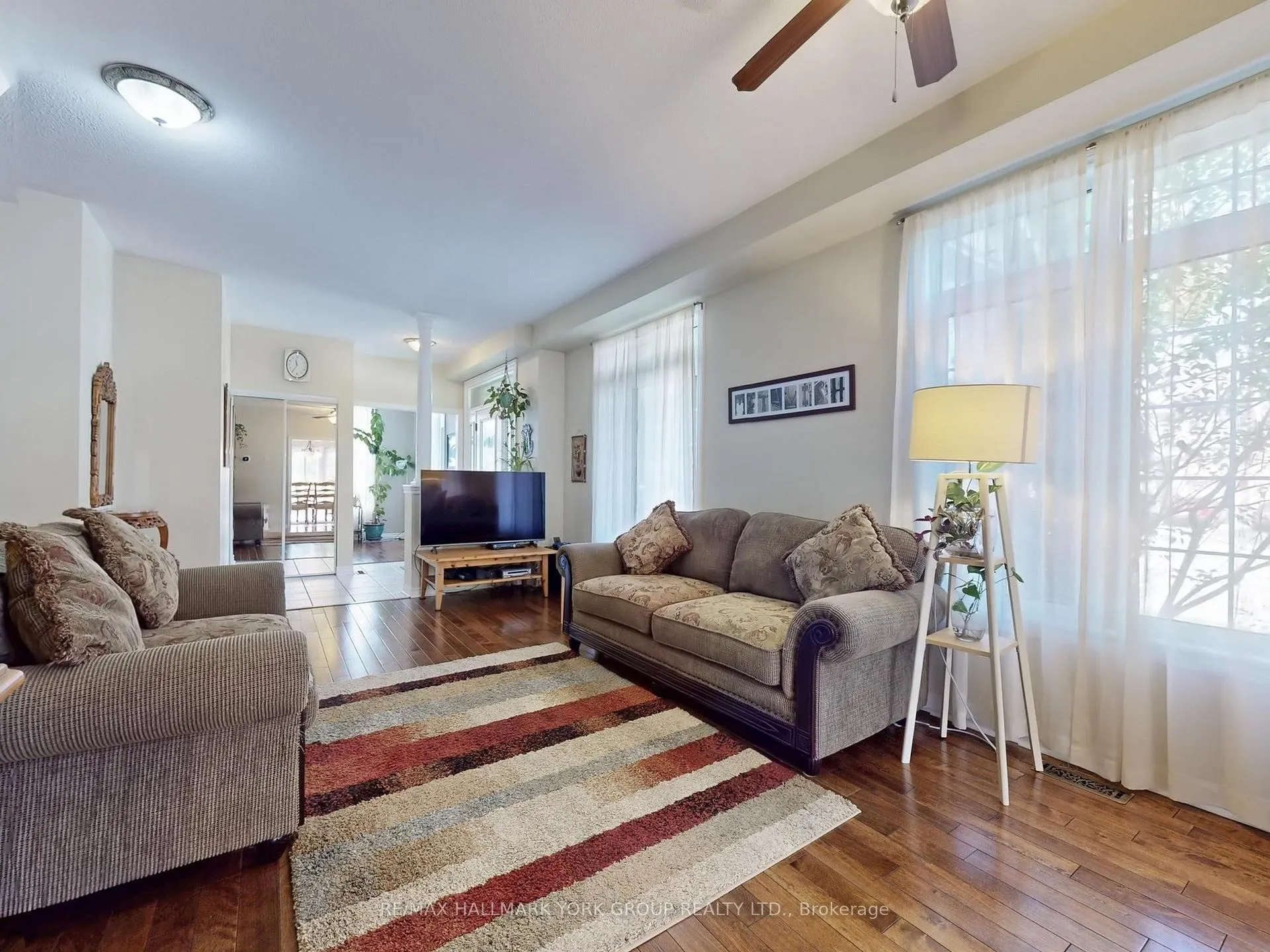 Photo 10 of 1 Lander Crescent, Vaughan, Patterson — HOMEH