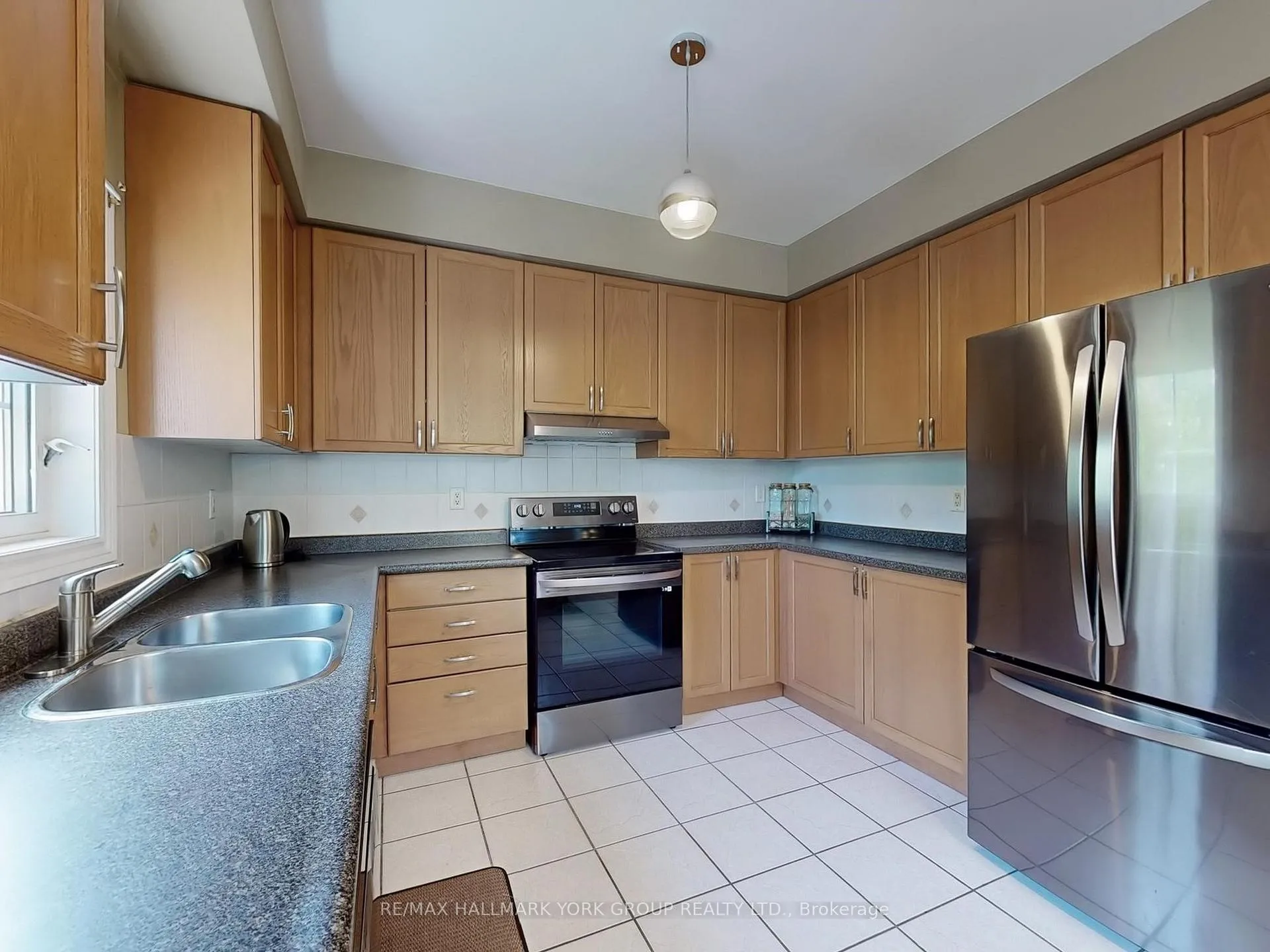 Photo 15 of 1 Lander Crescent, Vaughan, Patterson — HOMEH