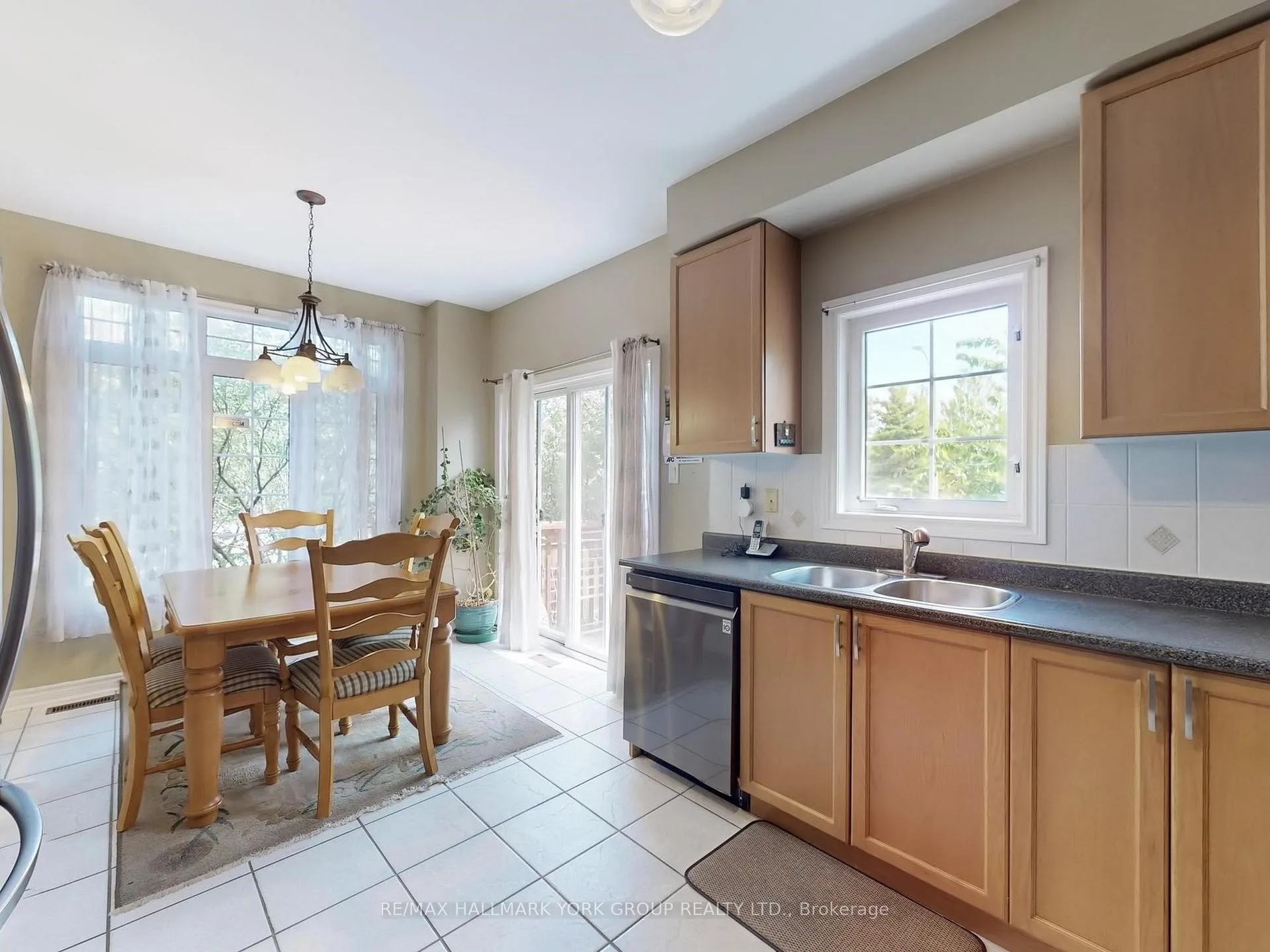 Photo 16 of 1 Lander Crescent, Vaughan, Patterson — HOMEH