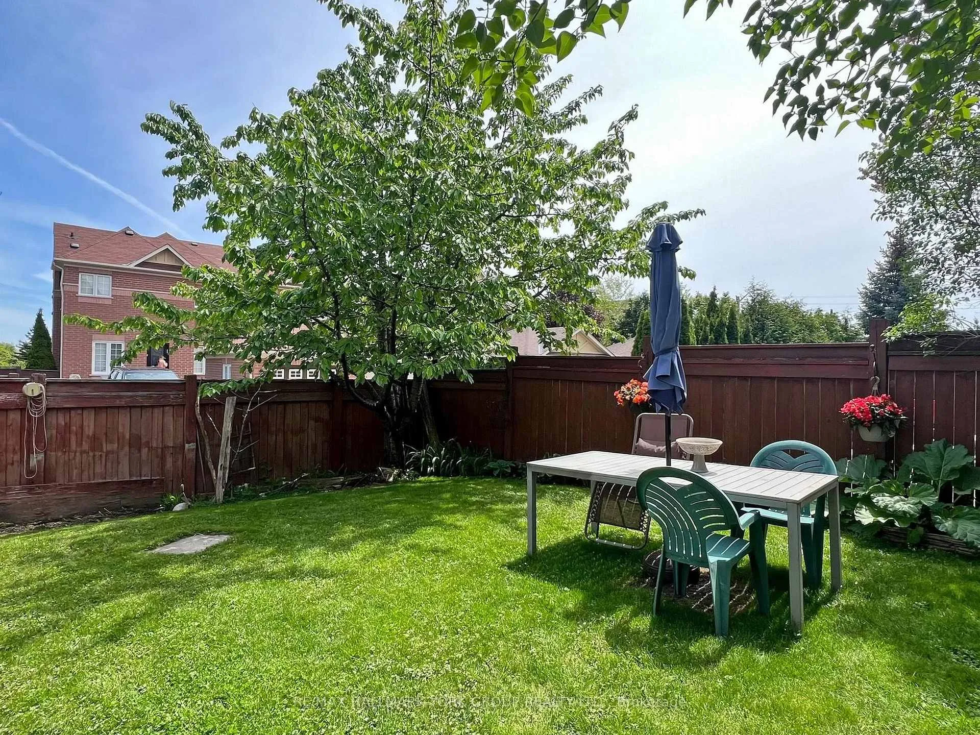 Photo 27 of 1 Lander Crescent, Vaughan, Patterson — HOMEH