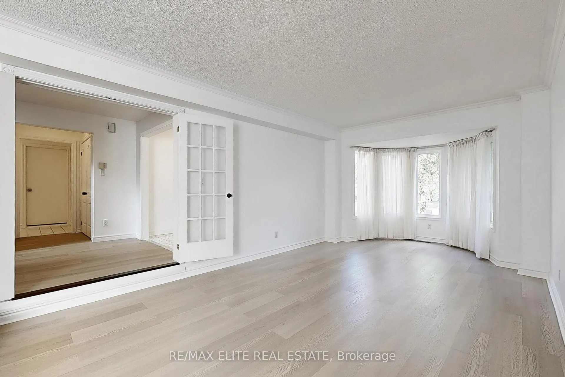 Photo 4 of 48 John Button Boulevard, Markham, Buttonville — HOMEH